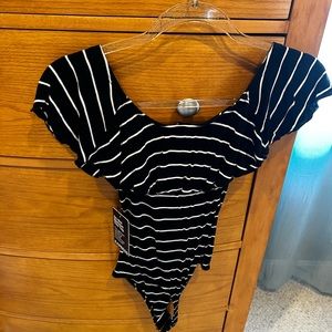 Express NWT women’s black/white strip flounce collar bodysuit sz XS,snap closure